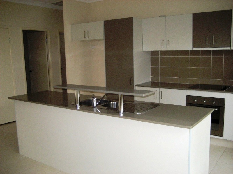 2/44 Heights Drive, Robina QLD 4226