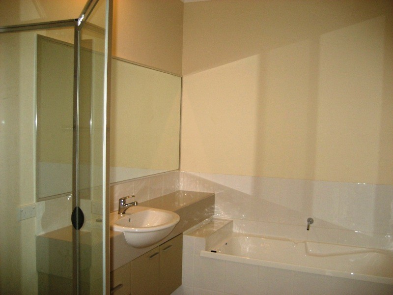 2/44 Heights Drive, Robina QLD 4226