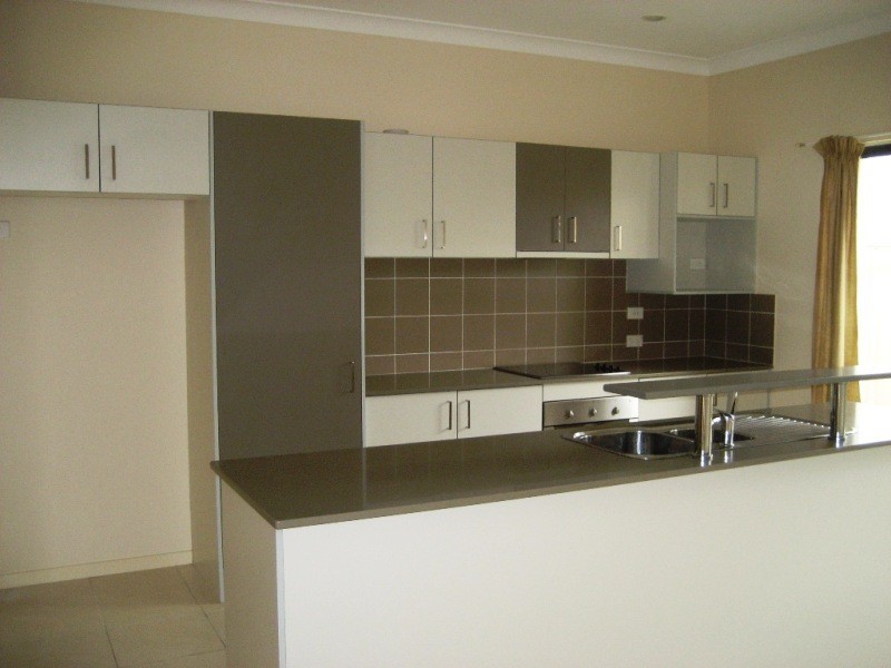 2/44 Heights Drive, Robina QLD 4226