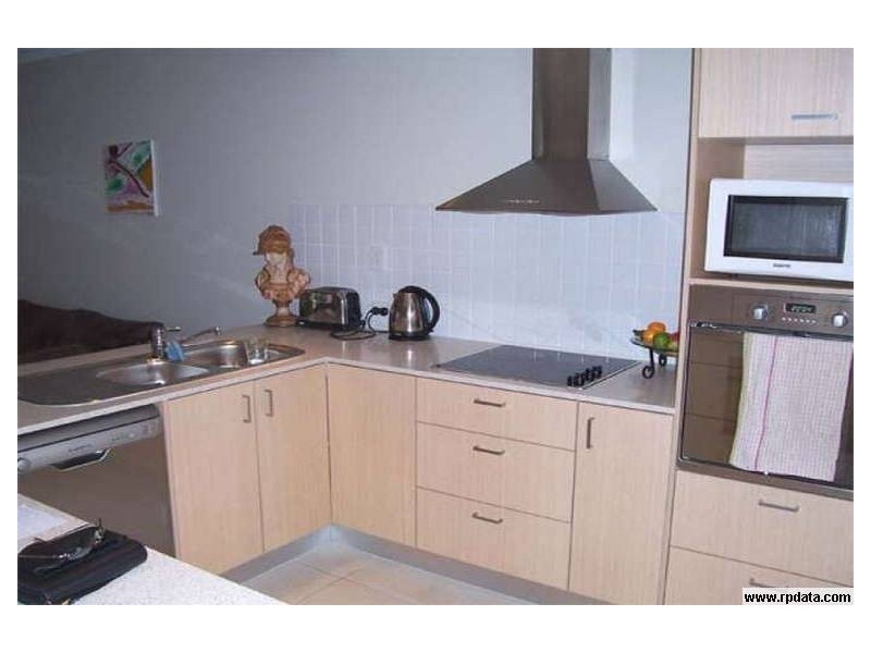 16 ROYAL WOODS Drive, Robina QLD 4226