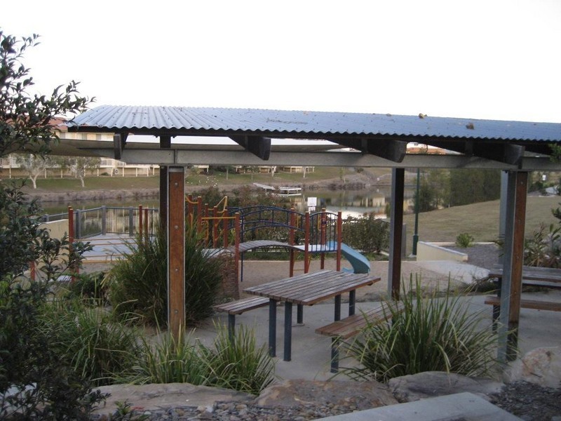 1/4 Comore Drive, Varsity Lakes QLD 4227