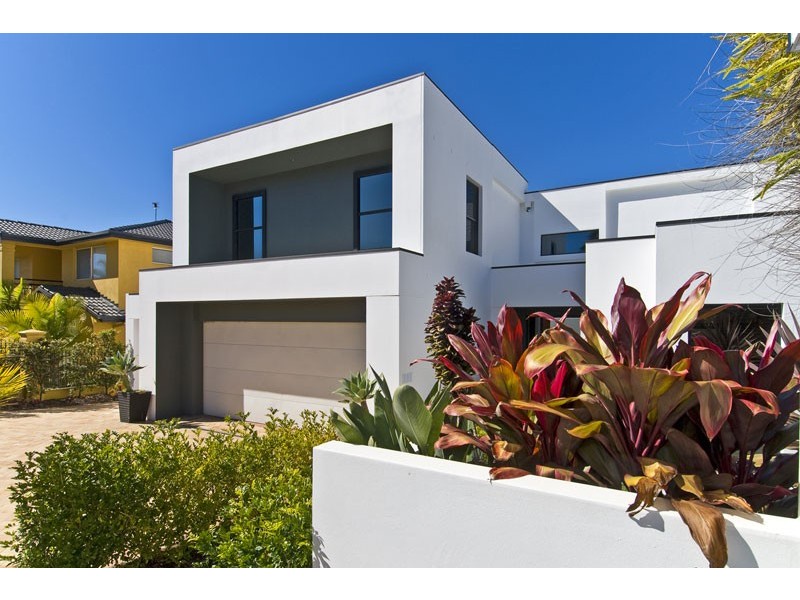 27 Tullamarine Drive, Robina QLD 4226