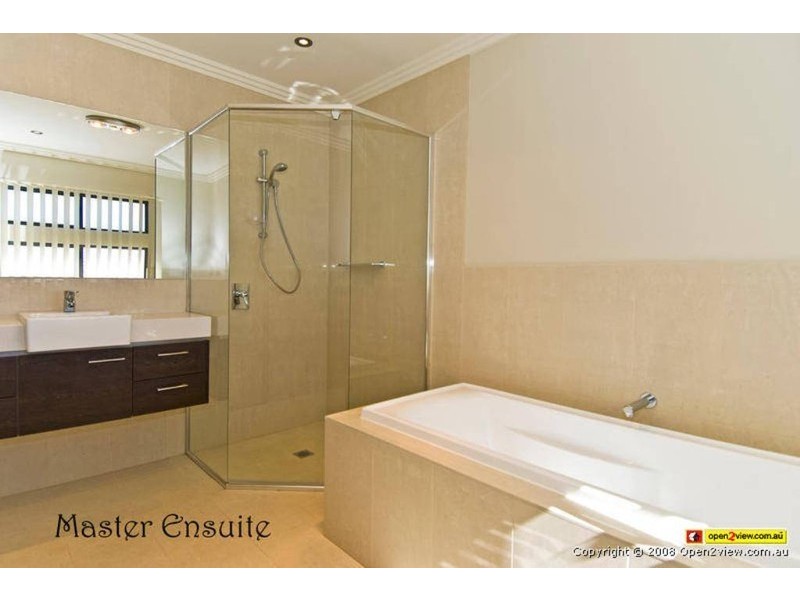 3/18 Menton Avenue, Varsity Lakes QLD 4227