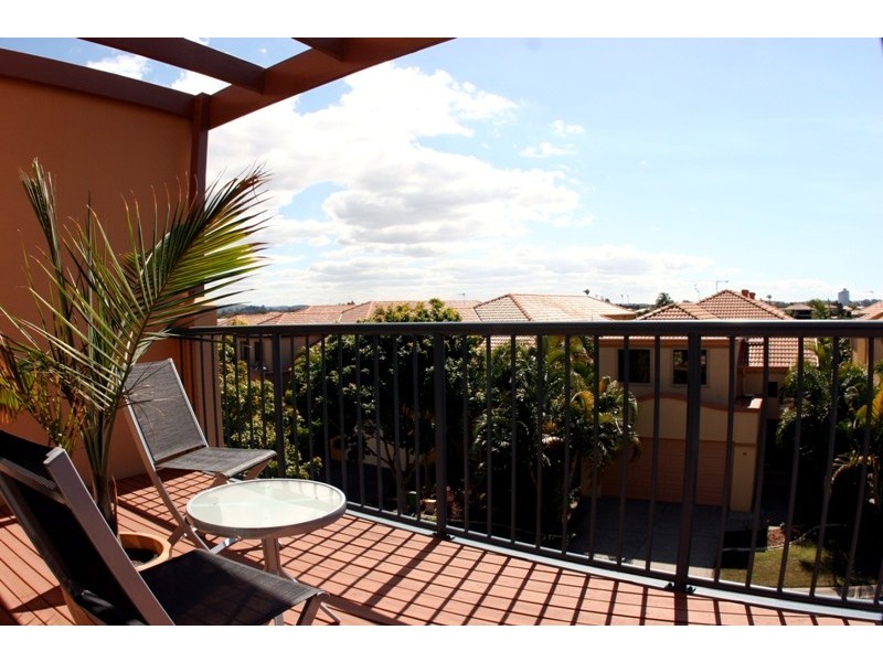 11/117 Palm Meadows Drive, Carrara QLD 4211