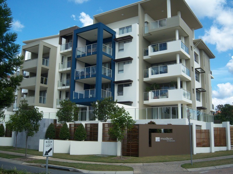 2/15 Laver Drive, Robina QLD 4226