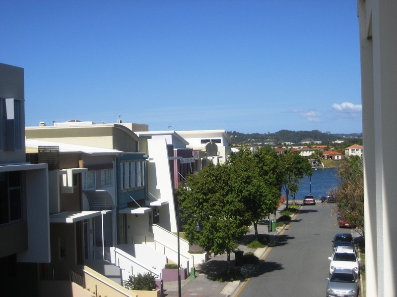 24 Market Square 201 Varsity Parade, Varsity Lakes QLD 4227