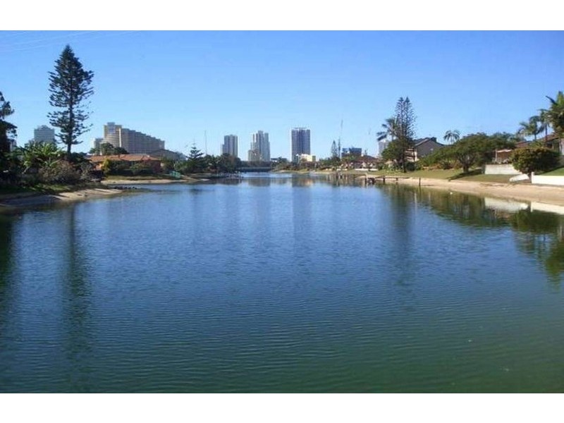 4 Rawle Court, Broadbeach Waters QLD 4218