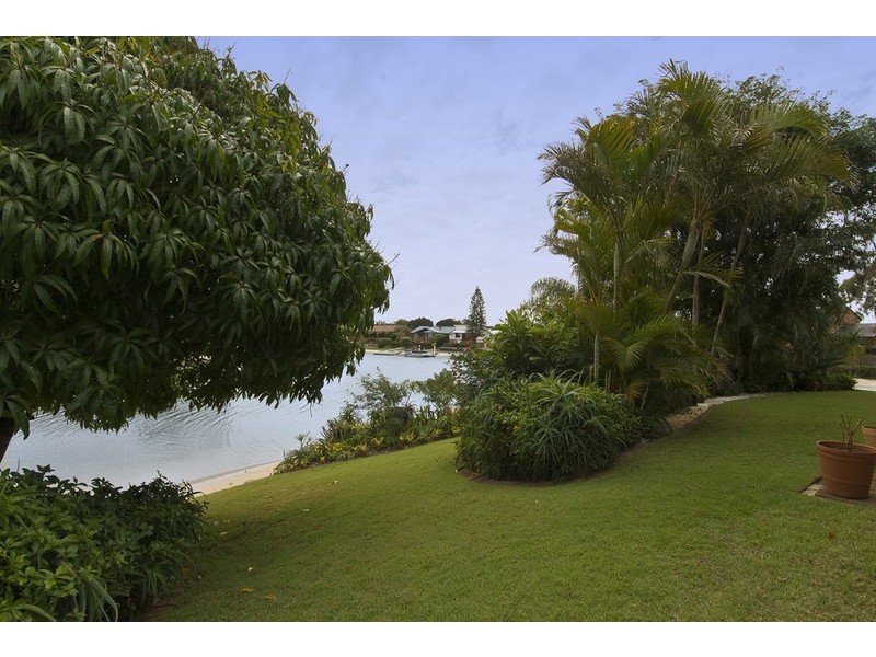4 Rawle Court, Broadbeach Waters QLD 4218