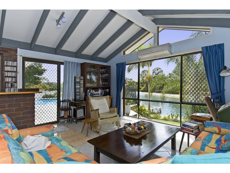 4 Rawle Court, Broadbeach Waters QLD 4218