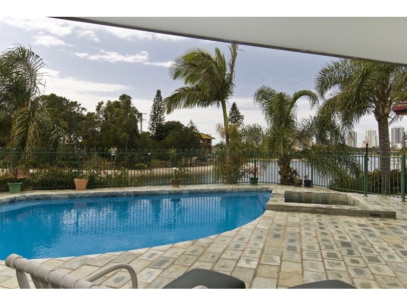 4 Rawle Court, Broadbeach Waters QLD 4218