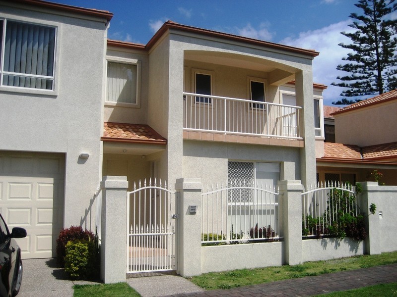 2/10 Miami Shore Pde  Miami, Miami QLD 4220