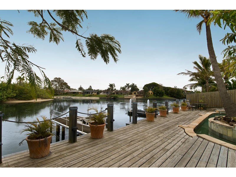 13 Savoy Drive, Broadbeach Waters QLD 4218