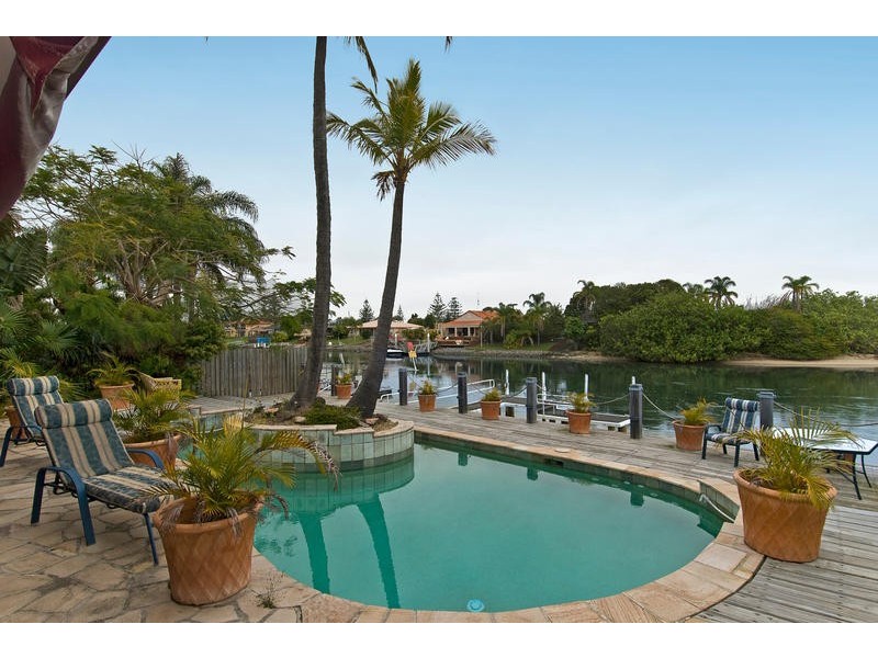 13 Savoy Drive, Broadbeach Waters QLD 4218