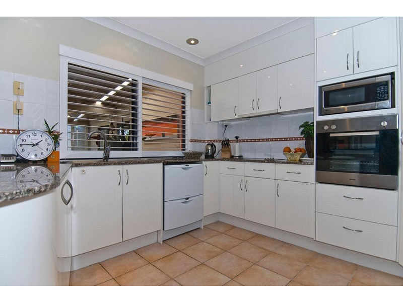 Clear Island Waters QLD 4226