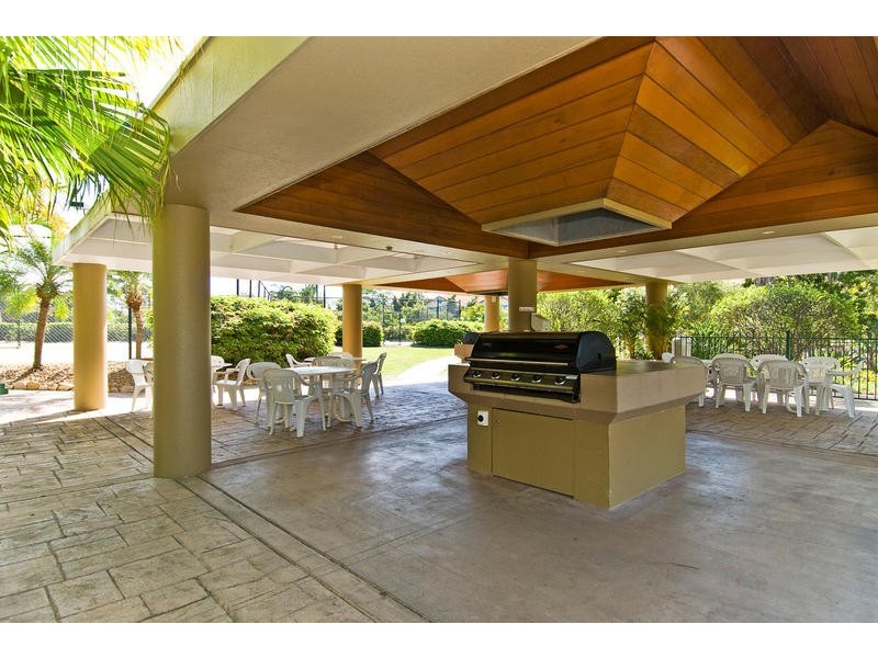 Clear Island Waters QLD 4226