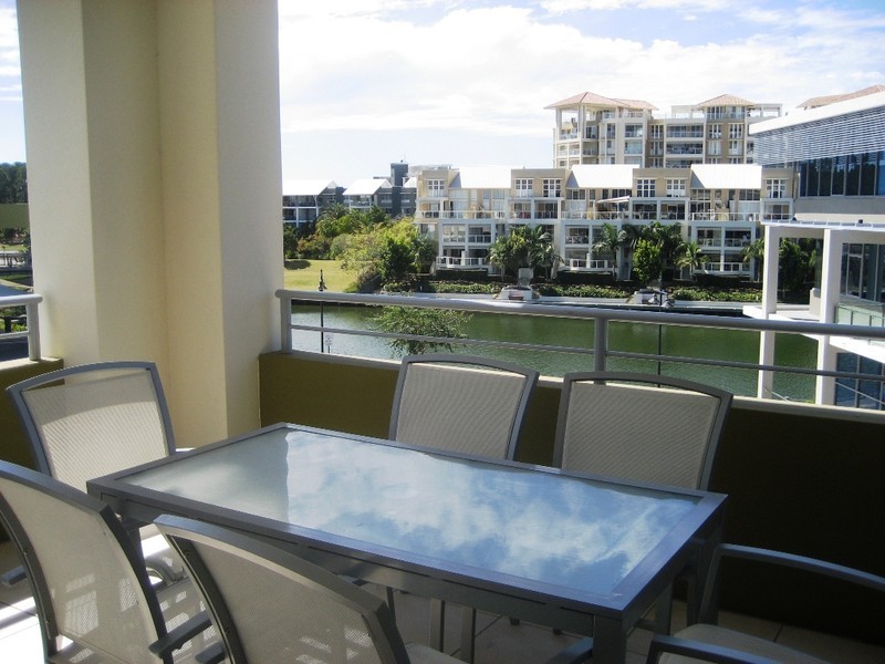 24/201 Market Square Varsity Parade, Varsity Lakes QLD 4227