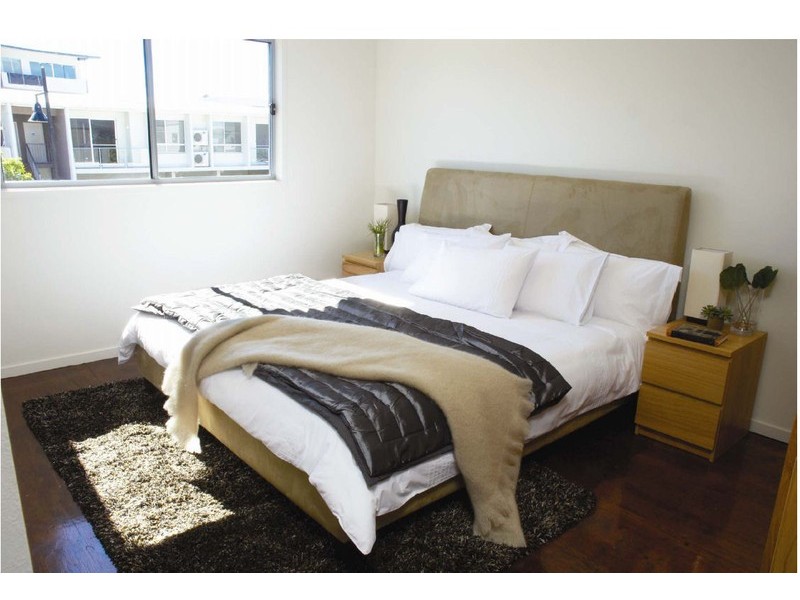 8 Watts Drive, Varsity Lakes QLD 4227