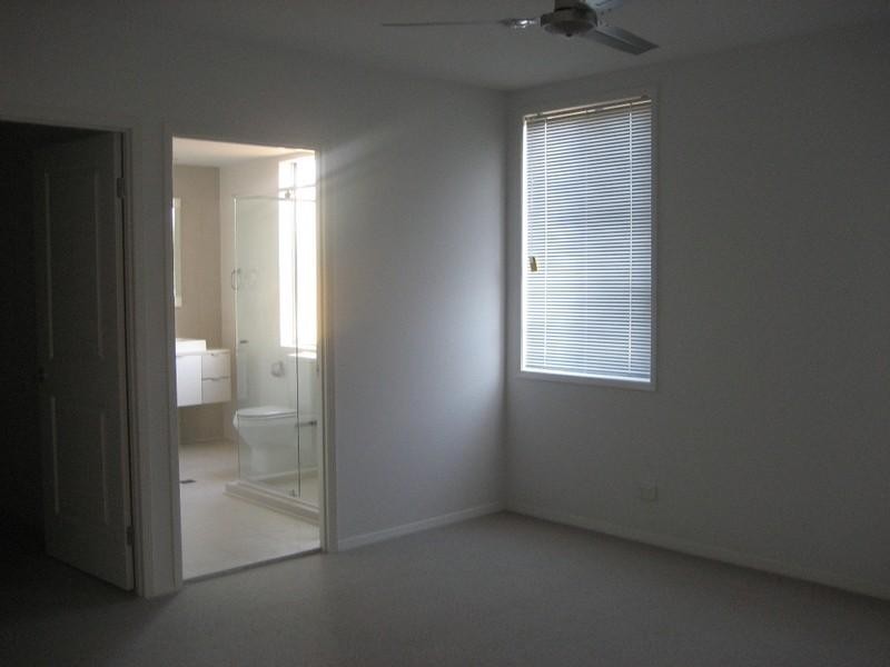 Varsity Lakes QLD 4227