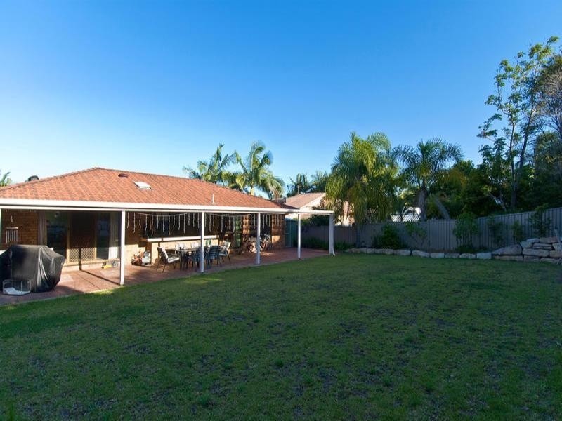 15 Glen Iris Place, Robina QLD 4226