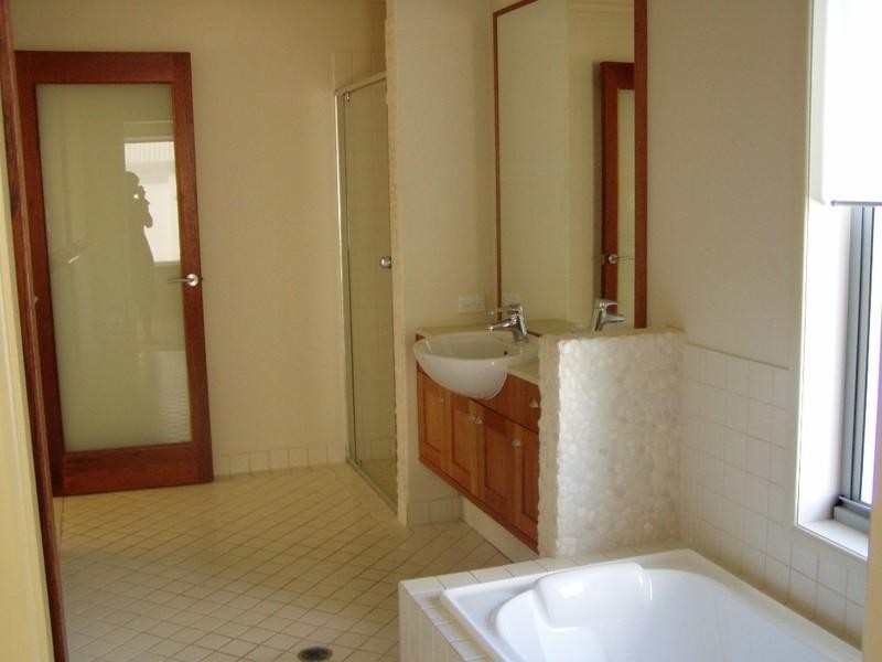 15 Avellino Drive, Varsity Lakes QLD 4227