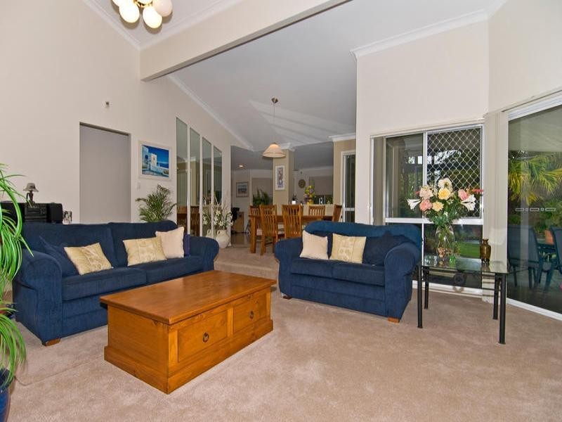 8 Banff Court, Robina QLD 4226