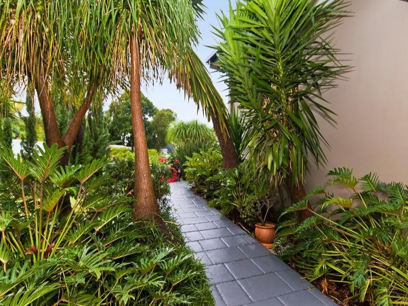 8 Banff Court, Robina QLD 4226