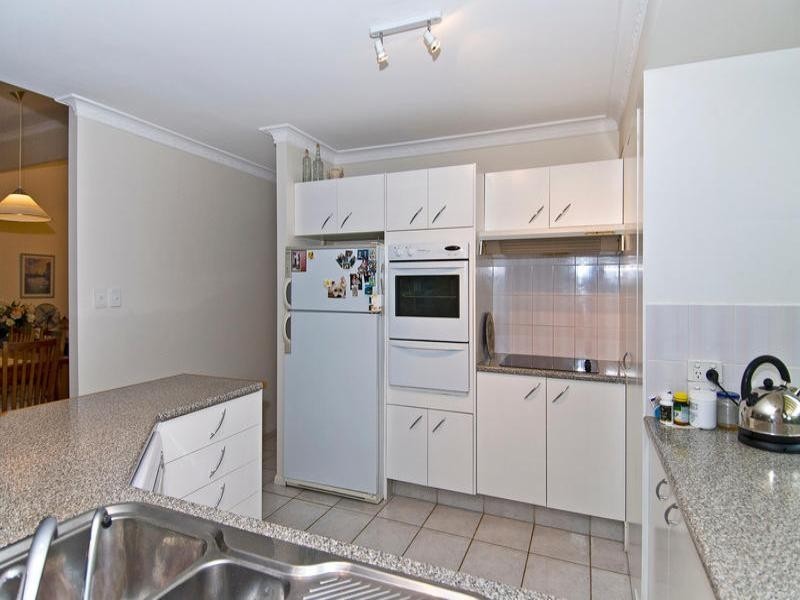 8 Banff Court, Robina QLD 4226