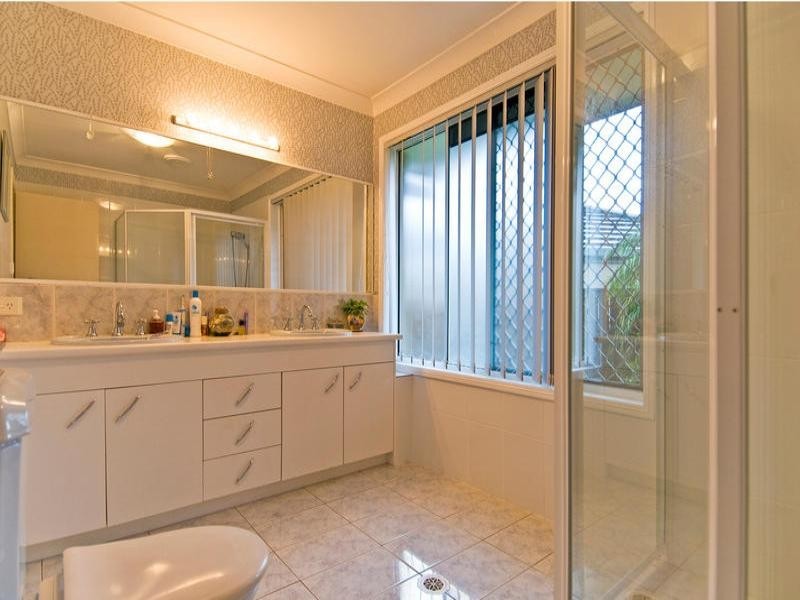 8 Banff Court, Robina QLD 4226