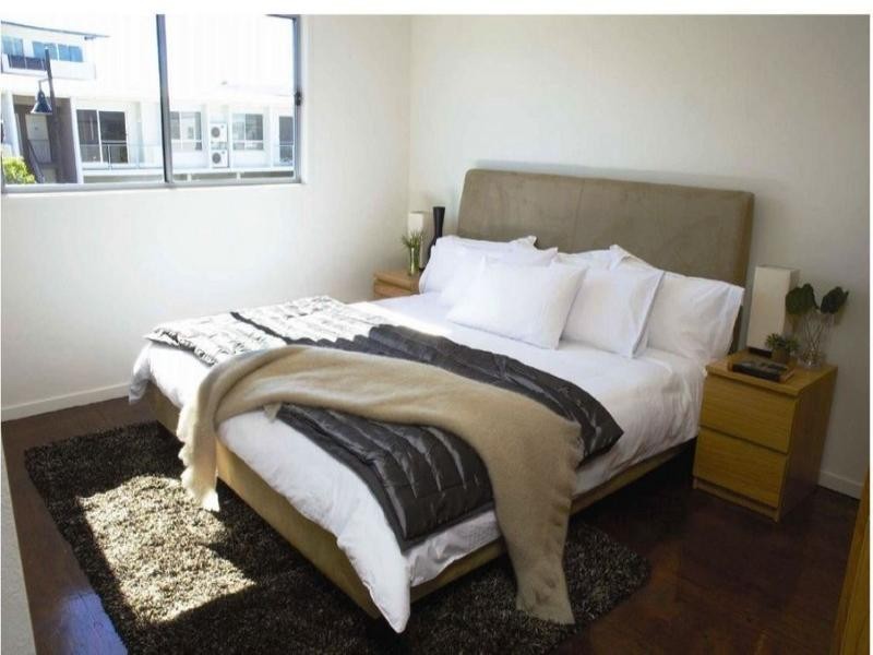 8 Watts Drive, Varsity Lakes QLD 4227