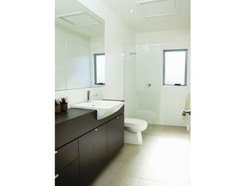 8 Watts Drive, Varsity Lakes QLD 4227