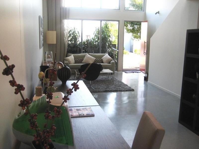 8 Watts Drive, Varsity Lakes QLD 4227