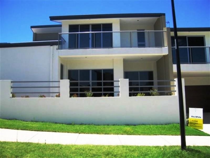 1/16 MOYENNE Court, Varsity Lakes QLD 4227