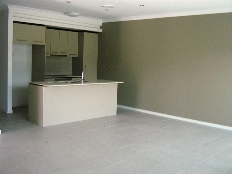 1/16 MOYENNE Court, Varsity Lakes QLD 4227