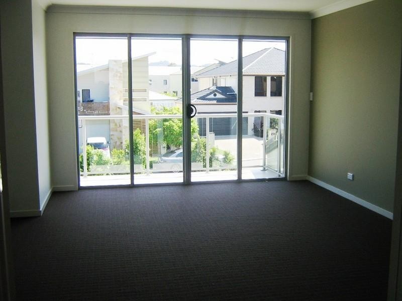 1/16 MOYENNE Court, Varsity Lakes QLD 4227