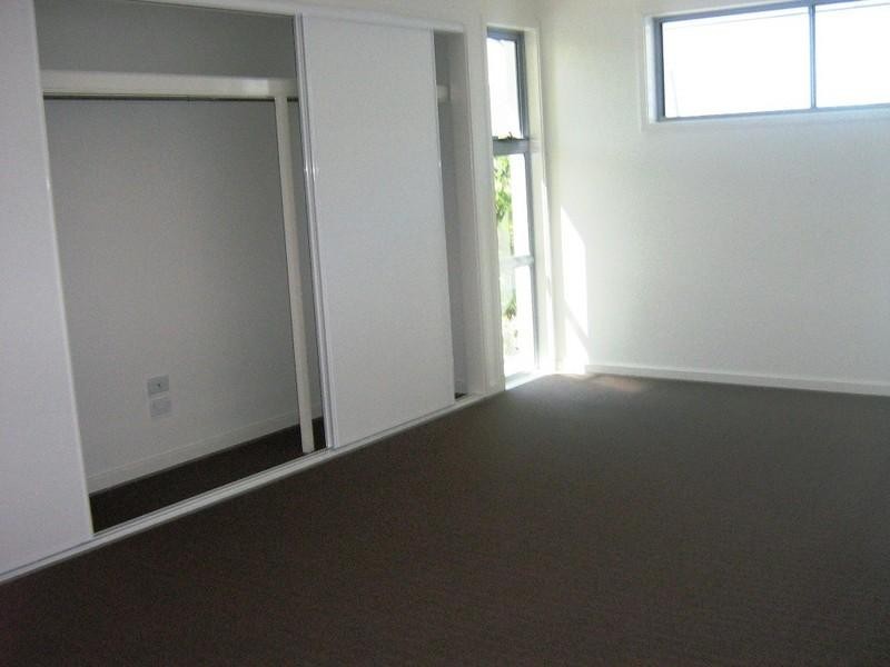 1/16 MOYENNE Court, Varsity Lakes QLD 4227