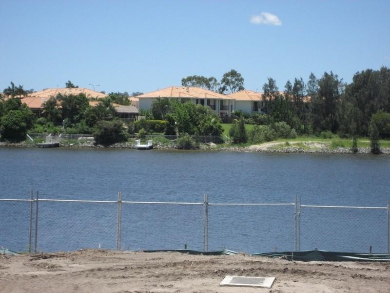 22 Lakefront Crescent, Varsity Lakes QLD 4227