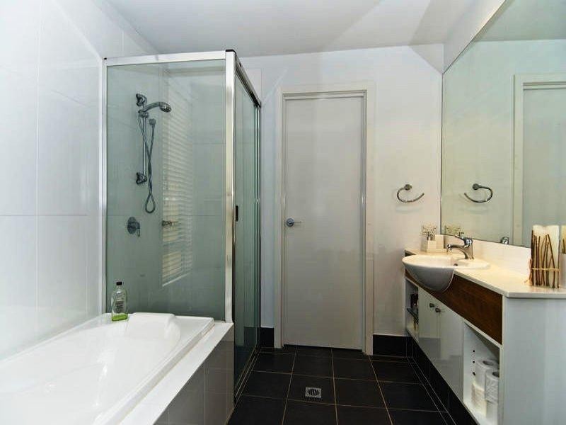 19 Shorehaven Place, Varsity Lakes QLD 4227