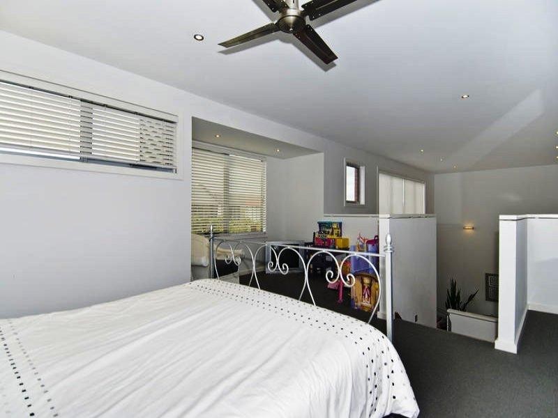 19 Shorehaven Place, Varsity Lakes QLD 4227