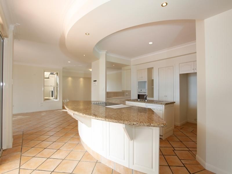 2 Trimaran Place, Clear Island Waters QLD 4226