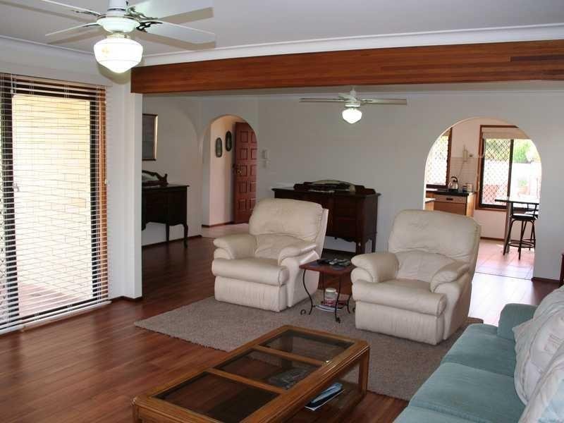 4 Jib Court, Mermaid Waters QLD 4218