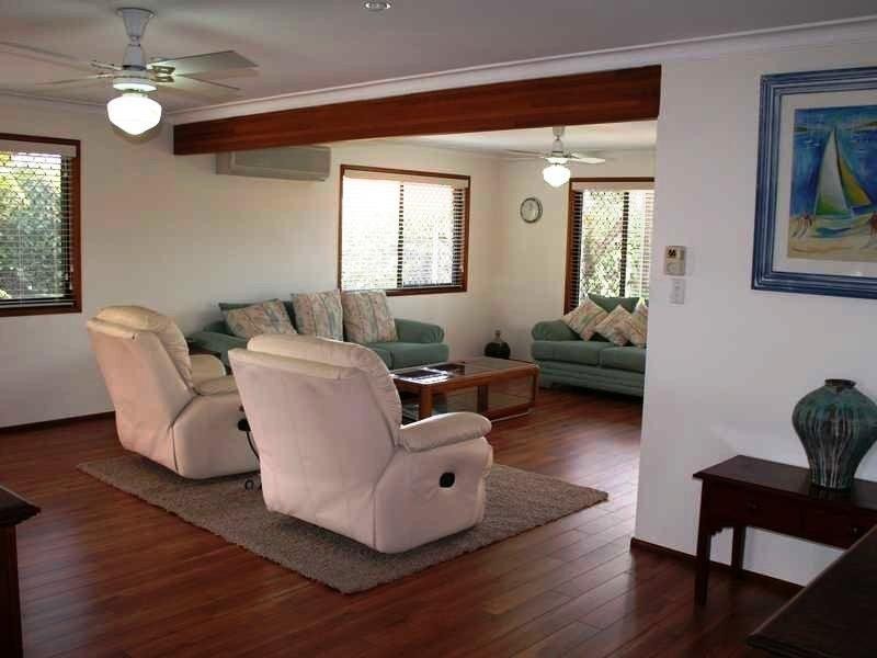 4 Jib Court, Mermaid Waters QLD 4218