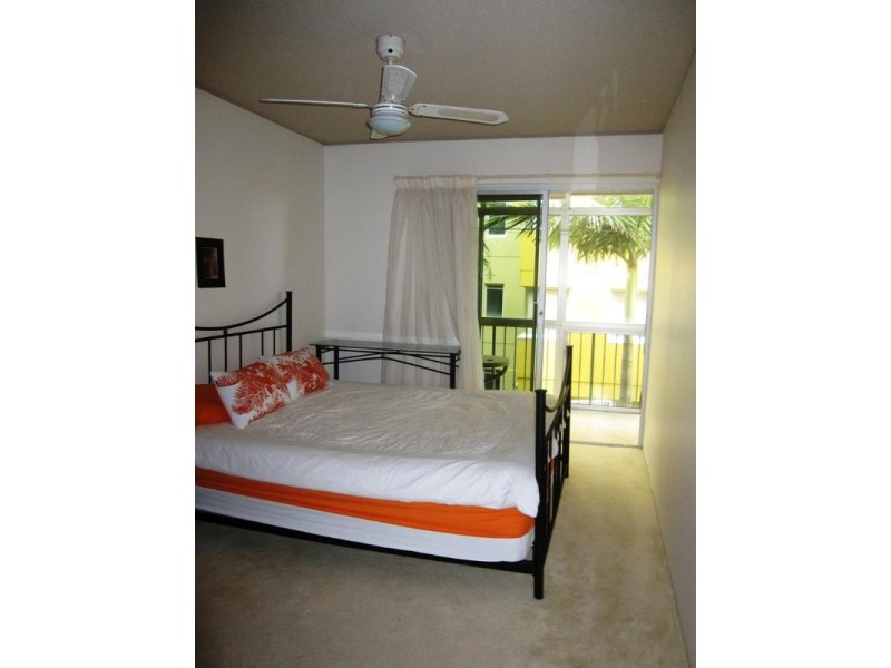 4/28 Marine Parade, Southport QLD 4215