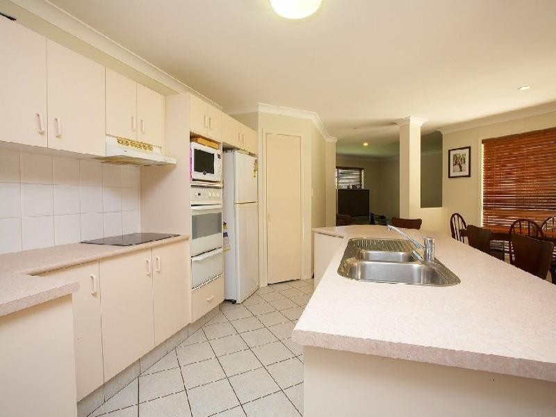 7 Wisconsin Street, Varsity Lakes QLD 4227