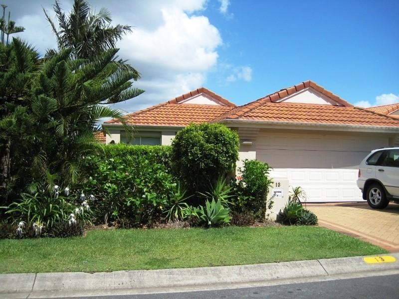 13 Manor Close, Robina QLD 4226