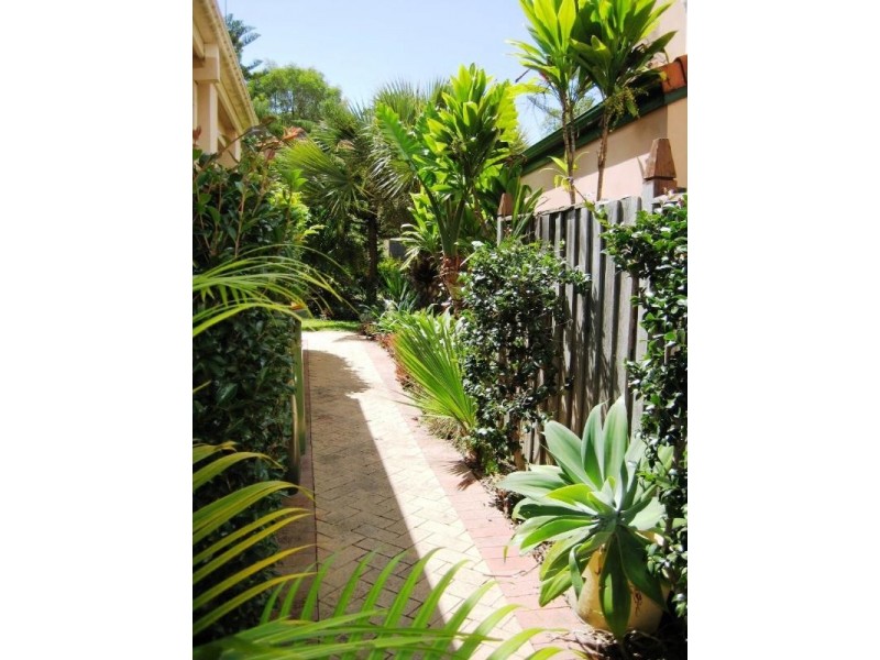 13 Manor Close, Robina QLD 4226