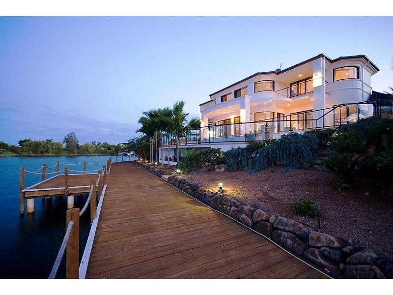 Clear Island Waters QLD 4226