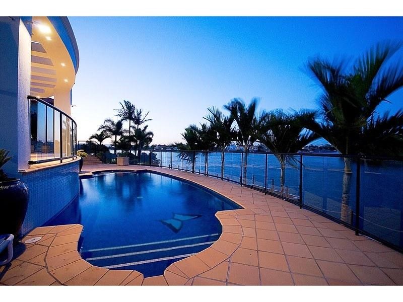 Clear Island Waters QLD 4226