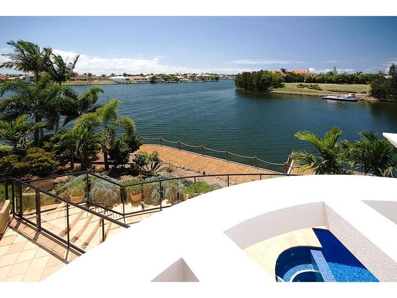 Clear Island Waters QLD 4226