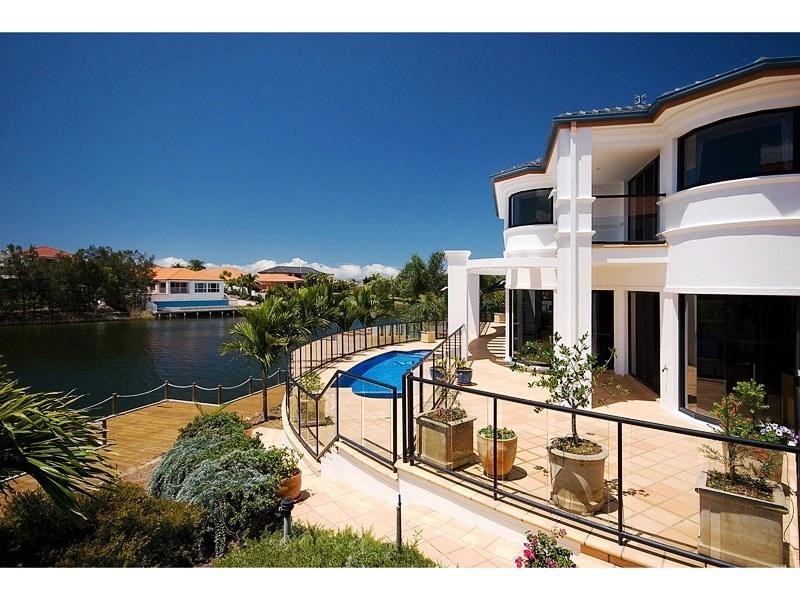 Clear Island Waters QLD 4226