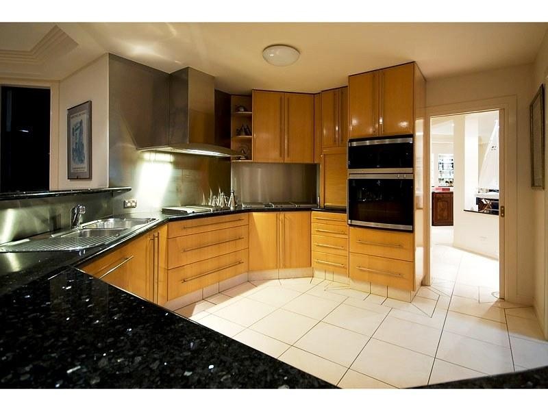 Clear Island Waters QLD 4226